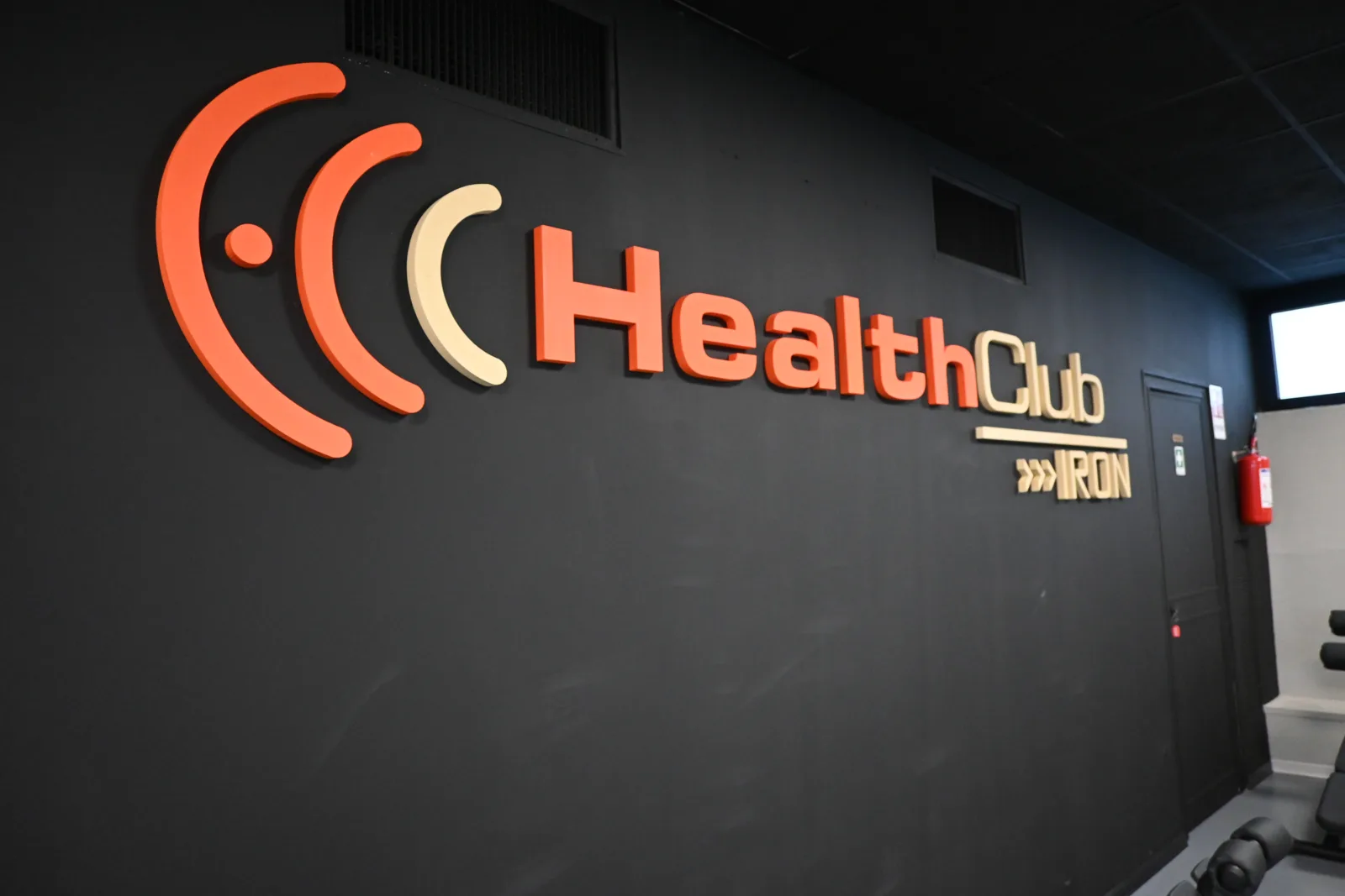 Logo HealthClub IRON in sede Correggio
